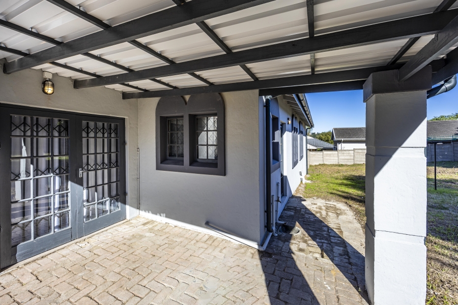 To Let 3 Bedroom Property for Rent in Beacon Bay Eastern Cape